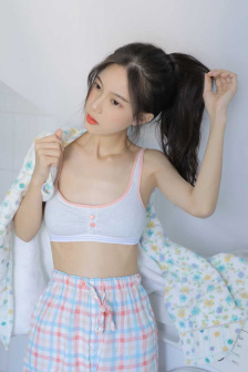 一女两男吃奶好爽